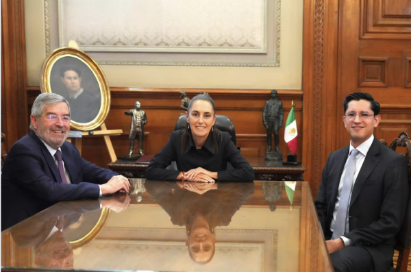 Sheinbaum confirma salida de Juan Ramón de la Fuente de la SRE, anuncia a Roberto Velasco como su relevo